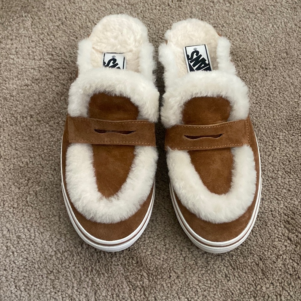 Only worn around the house twice